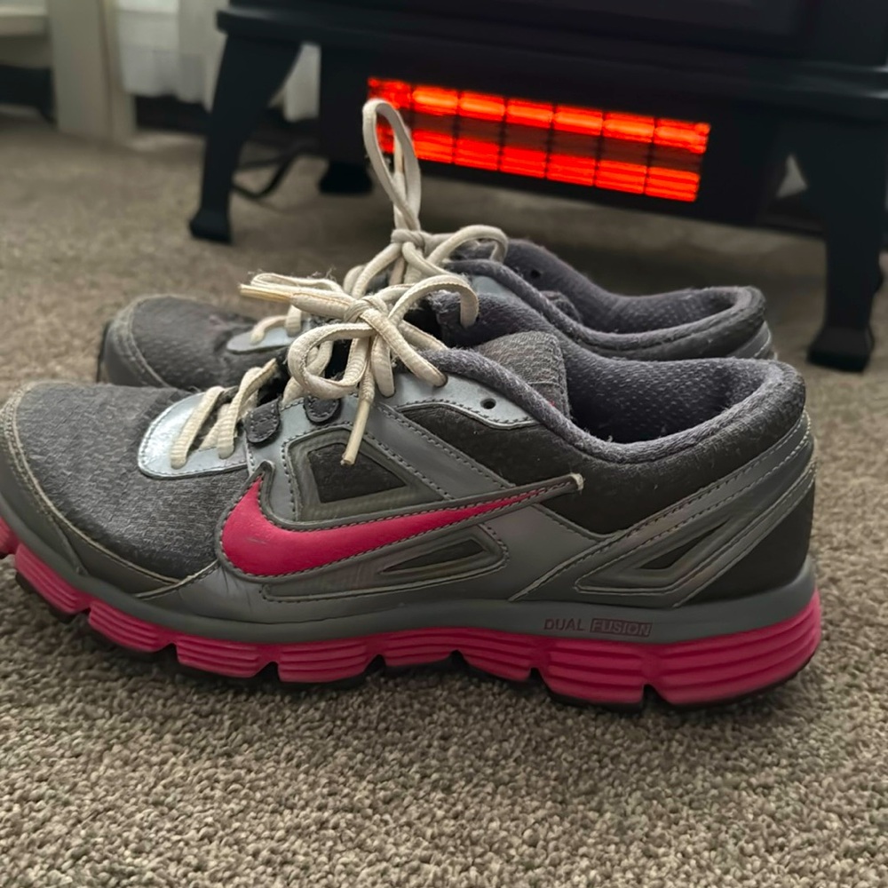 Nike woman’s shoes great condition size 8.5